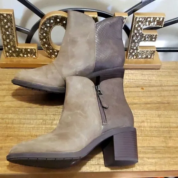 Clarks Women's Leather Healed Ankle Fall Winter Boots Side Zip Dark Taupe Sz 8 - Picture 6 of 12